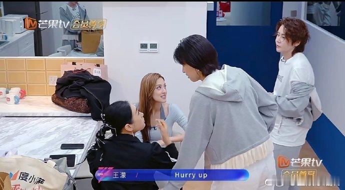 王濛英文在嘴里打架乘风2026不装不演，直白展现自己的不完美，这种鲜活的 “活人