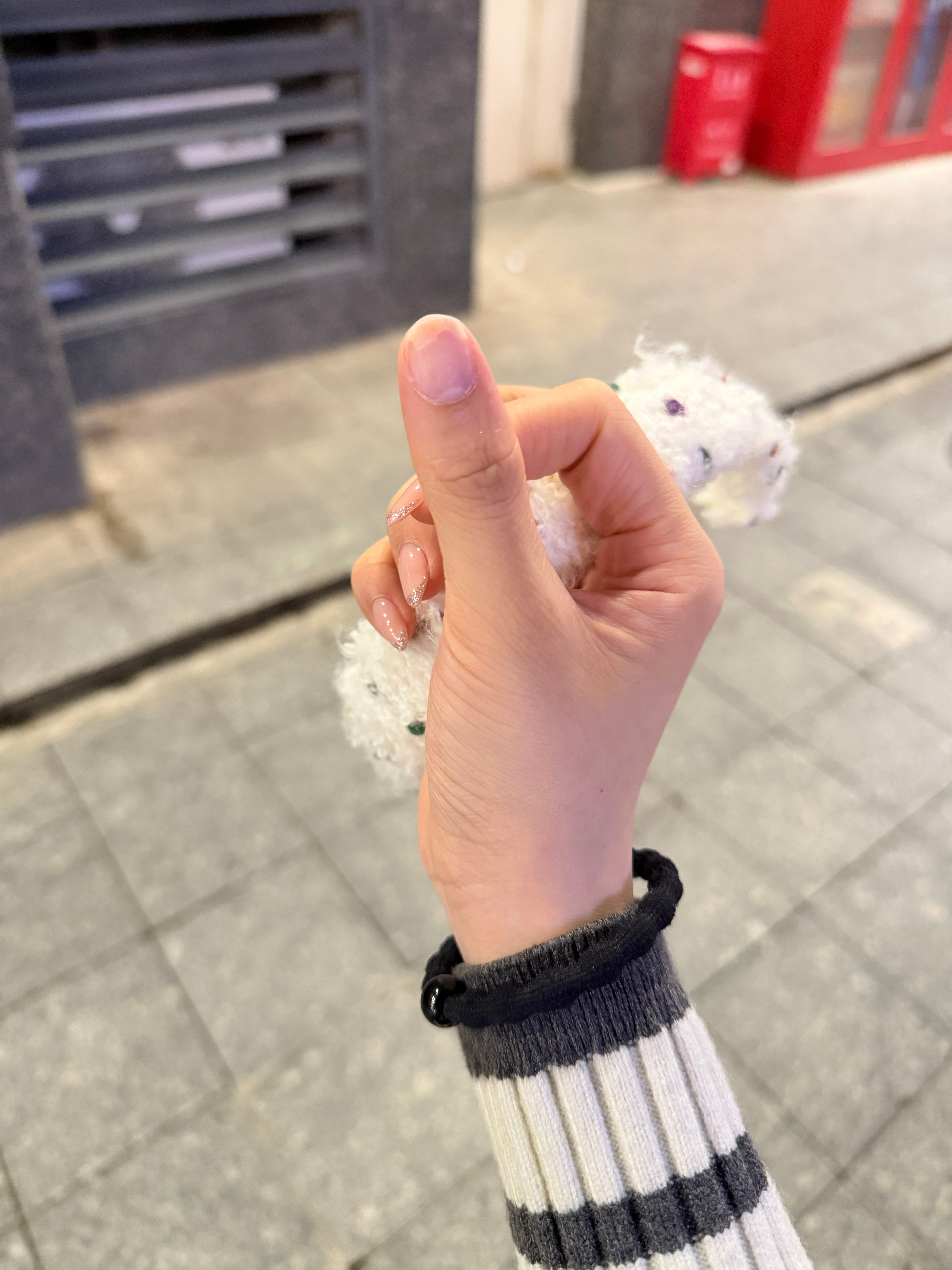 我说这个指头怎么疼呢 空甲了 买药来涂 