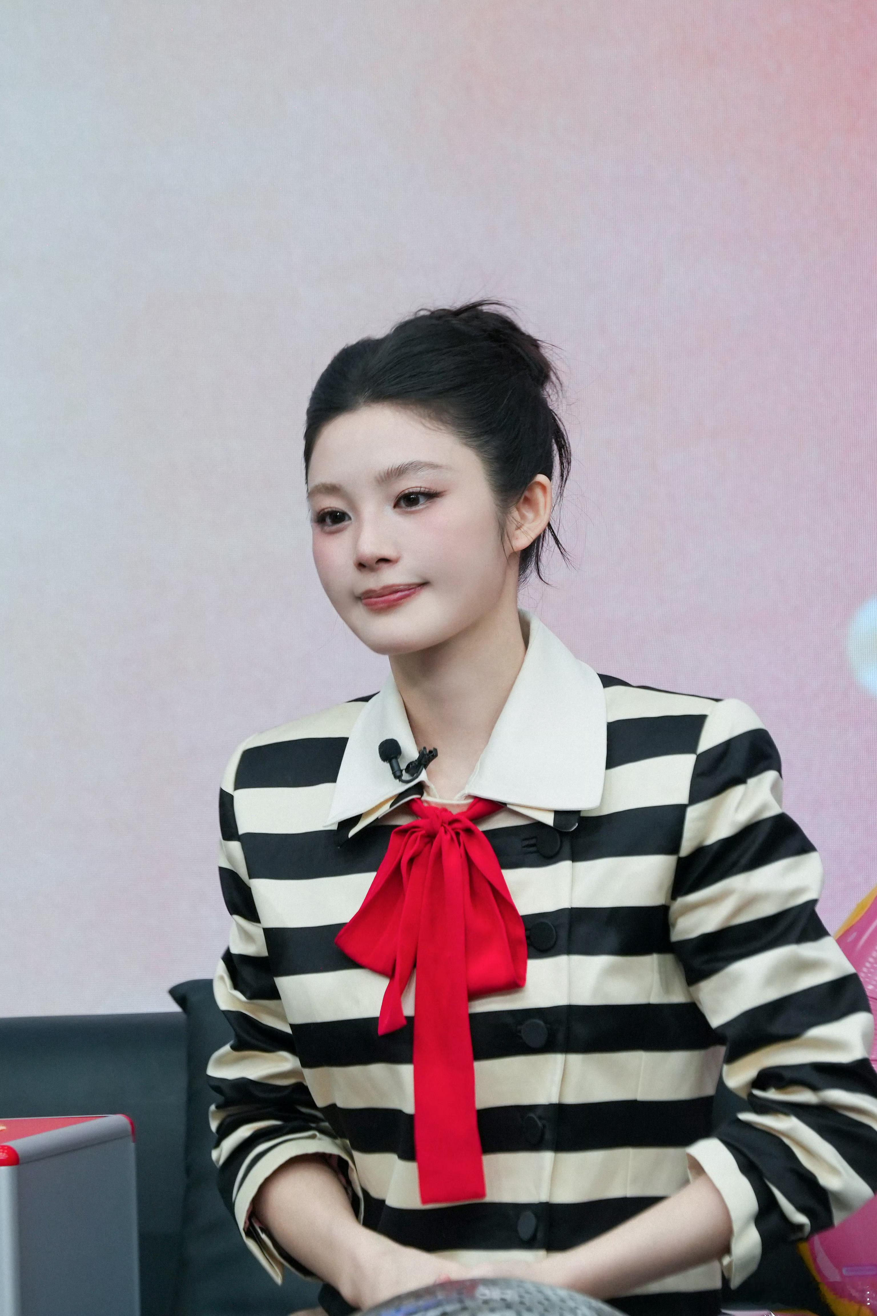 姚晓棠[超话]姚晓棠寻找破晓糖果屋直播 晓棠姐姐你是学生棒棒棠界的“扛把子”，成