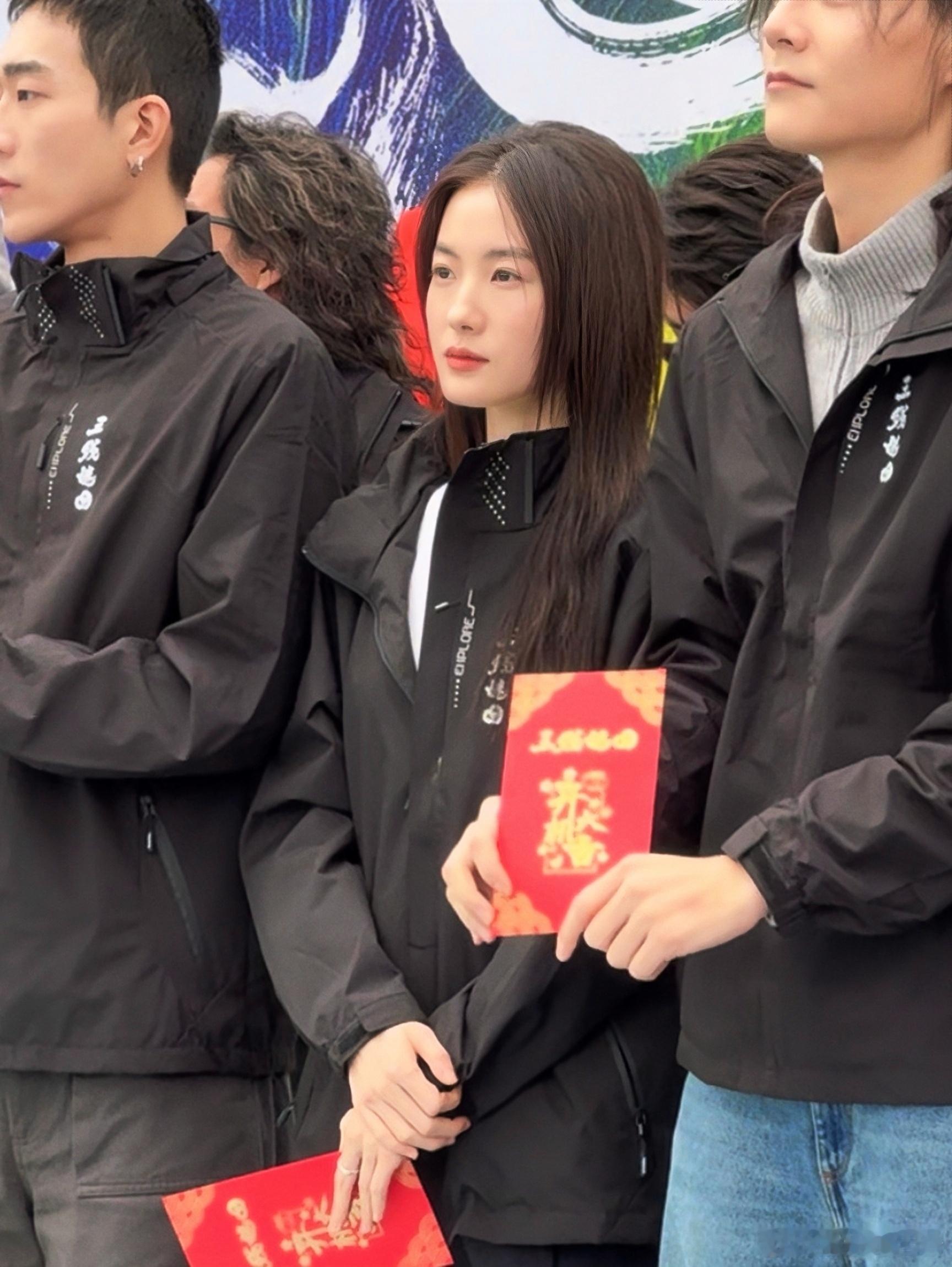 #三线谜回开机# 既然《三线谜回》开机那我们进来催催不过分吧，王乙饰演井袖，她这