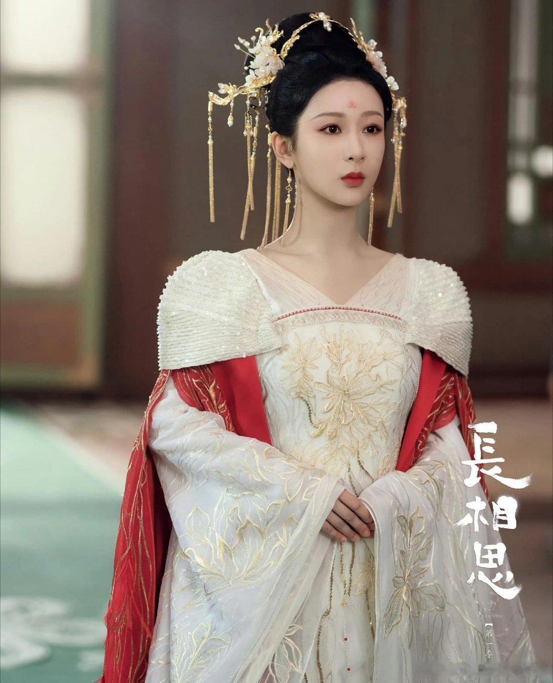 杨紫第四次入围白玉兰奖杨紫90后首位连续两年入围白玉兰 看着长大的姑娘出息了！邱