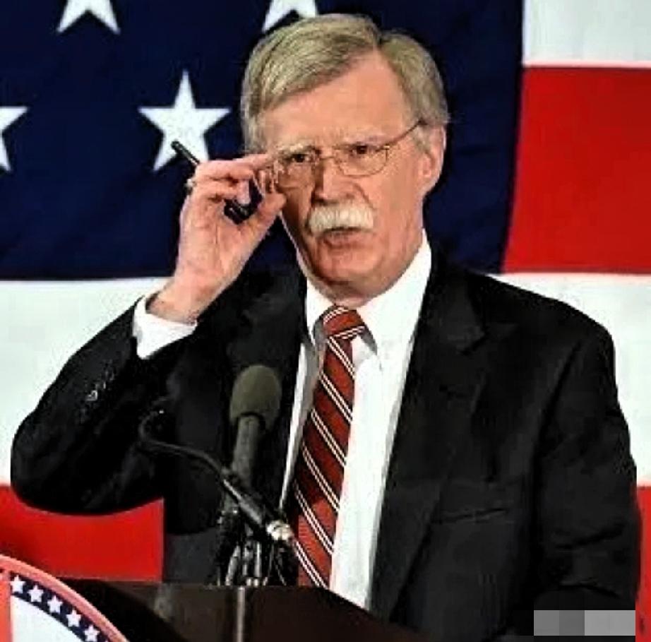 美国前国家安全顾问约翰·博尔顿今天发文说：“如果美国试图从伊朗问题上抽身，却没能