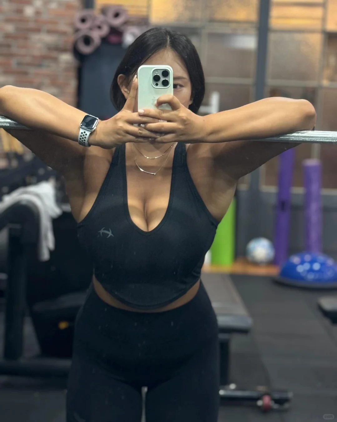 哇这样看我真的超级壮啊，跟泰森似的