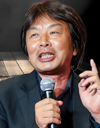 一位阅人无数的智者说：
“跟熟人，拉家常；
跟生人，聊兴趣；
跟老人，说健康；