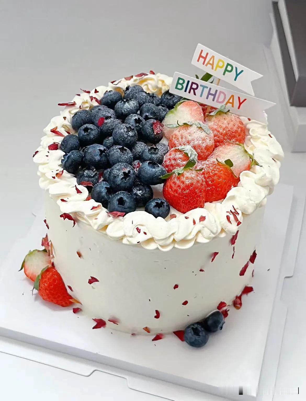 记录我的2026好吃的水果蛋糕，让人流口水哟！想吃你来！[呲牙]