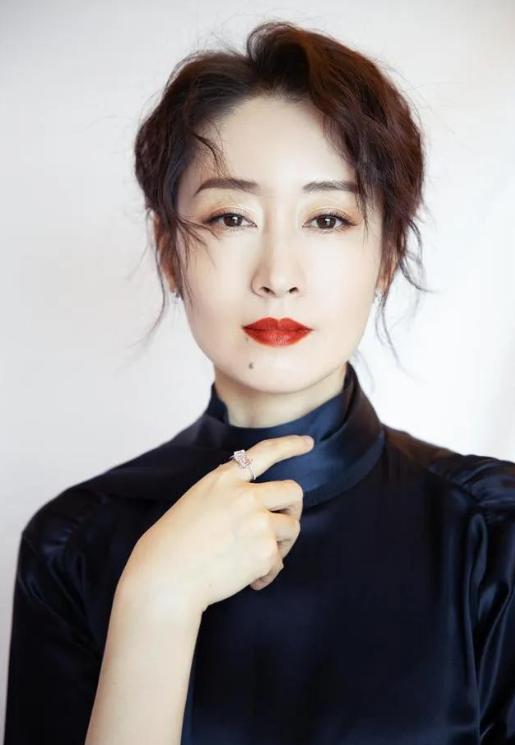 2013年，刘敏涛向富豪老公提出离婚，没想到老公哈哈大笑：“就你这样还想离婚？如