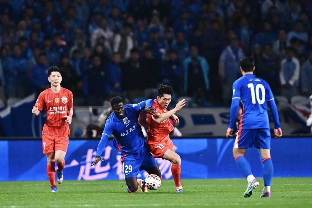 申花VS海港，票价对比如何？
很多人以为申花的球迷人数多，申花所在的上海地段更繁