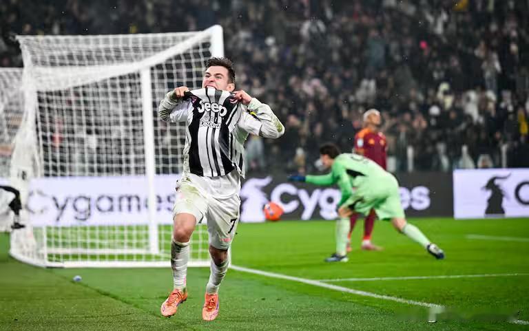 斯帕莱蒂带领尤文2:1战胜罗马杀回第五，离第四的罗马只差一分，下赛季欧冠席位问题