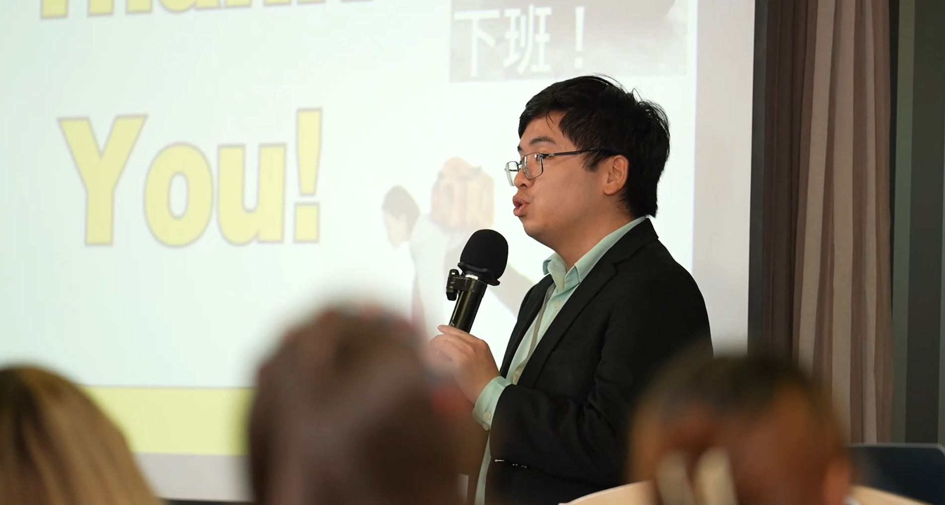 上班人身上独有的疲惫气息老外顶级糊弄式汇报老外演我汇报讲PPT的样子深圳这场趣味