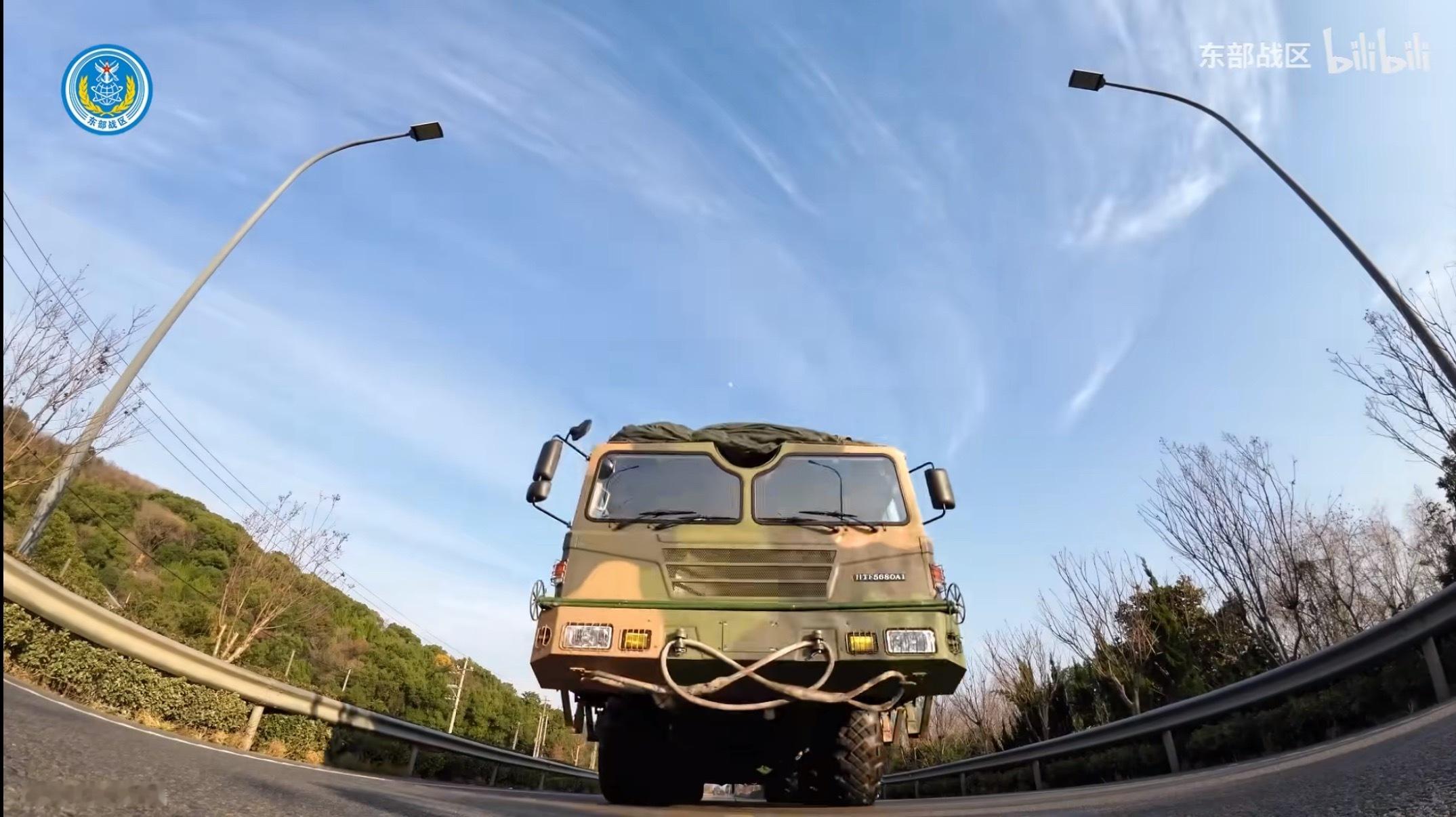 这两天火箭军导弹旅的画面除了古老的11/15系，新一点的就是26和17了，甚至还