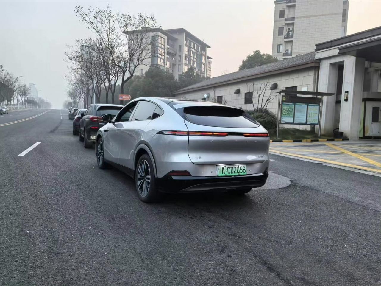 开着小鹏回家过年
我现在手头三台车，这个春节仍然是开小鹏G6回家过年。
我的理由