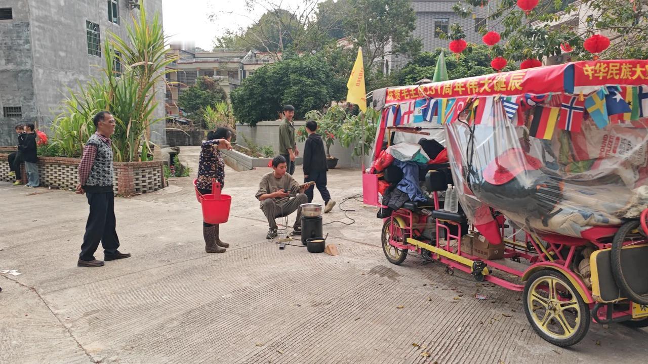 我上一次去海南，是自己骑着水上自行车骑了六个小时……这一次我骑着4轮观光自行车，