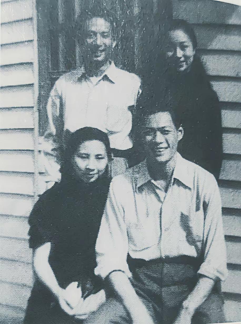 王铎：电影演员刘琼夫妇与冯喆夫妇
这两对电影演员的照片是很难找的。刘琼和冯喆单人