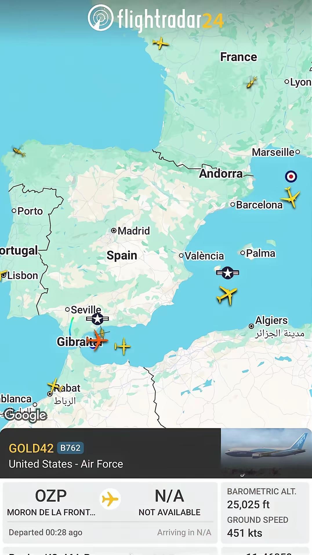 媒体消息，1月31日有三架美军C-46A加油机护送一架EA-18G“咆哮者”电子