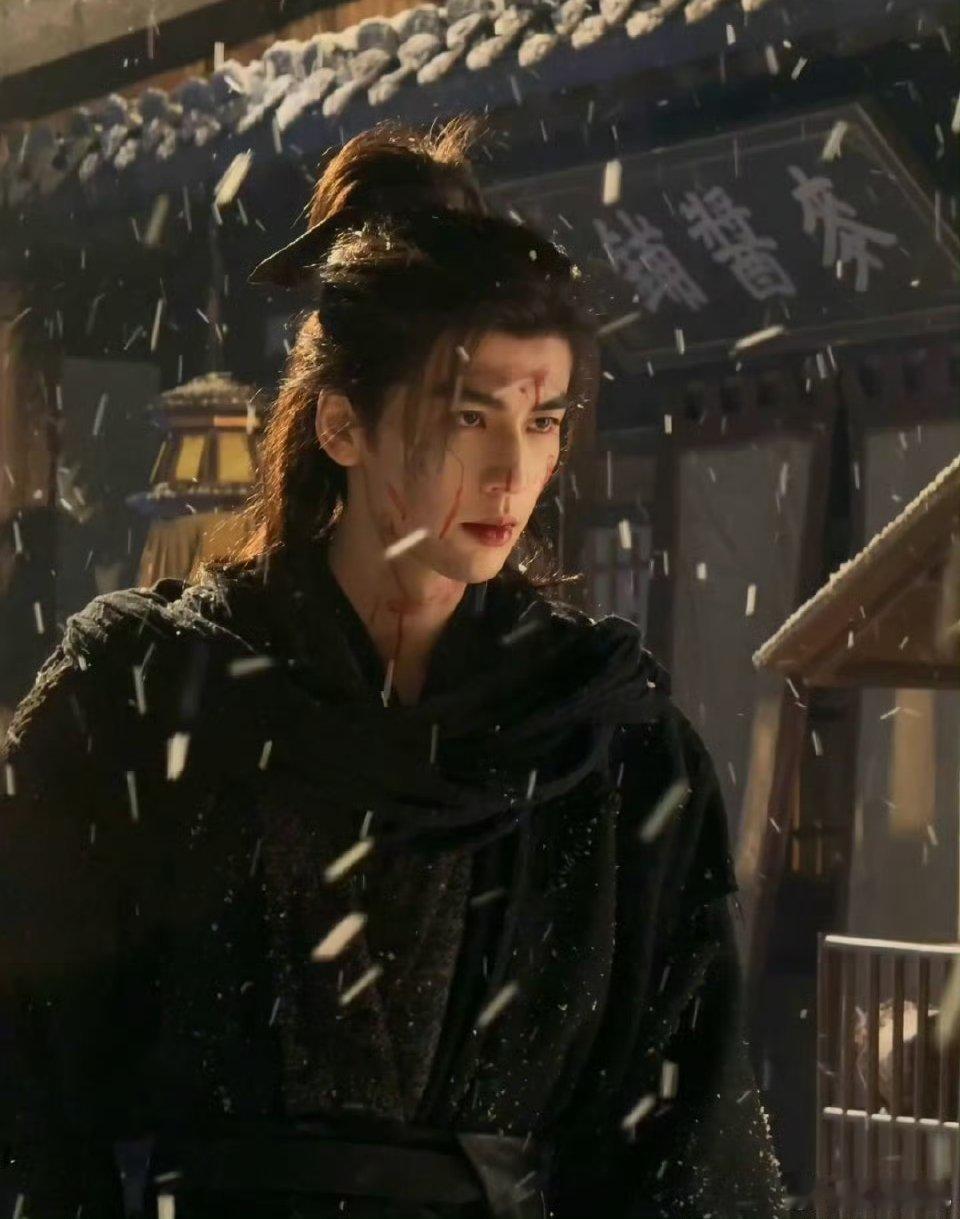 张凌赫烟绫贵公子太帅了！张凌赫这次的烟绫贵公子造型真的杀疯了。那种清冷疏离的贵气