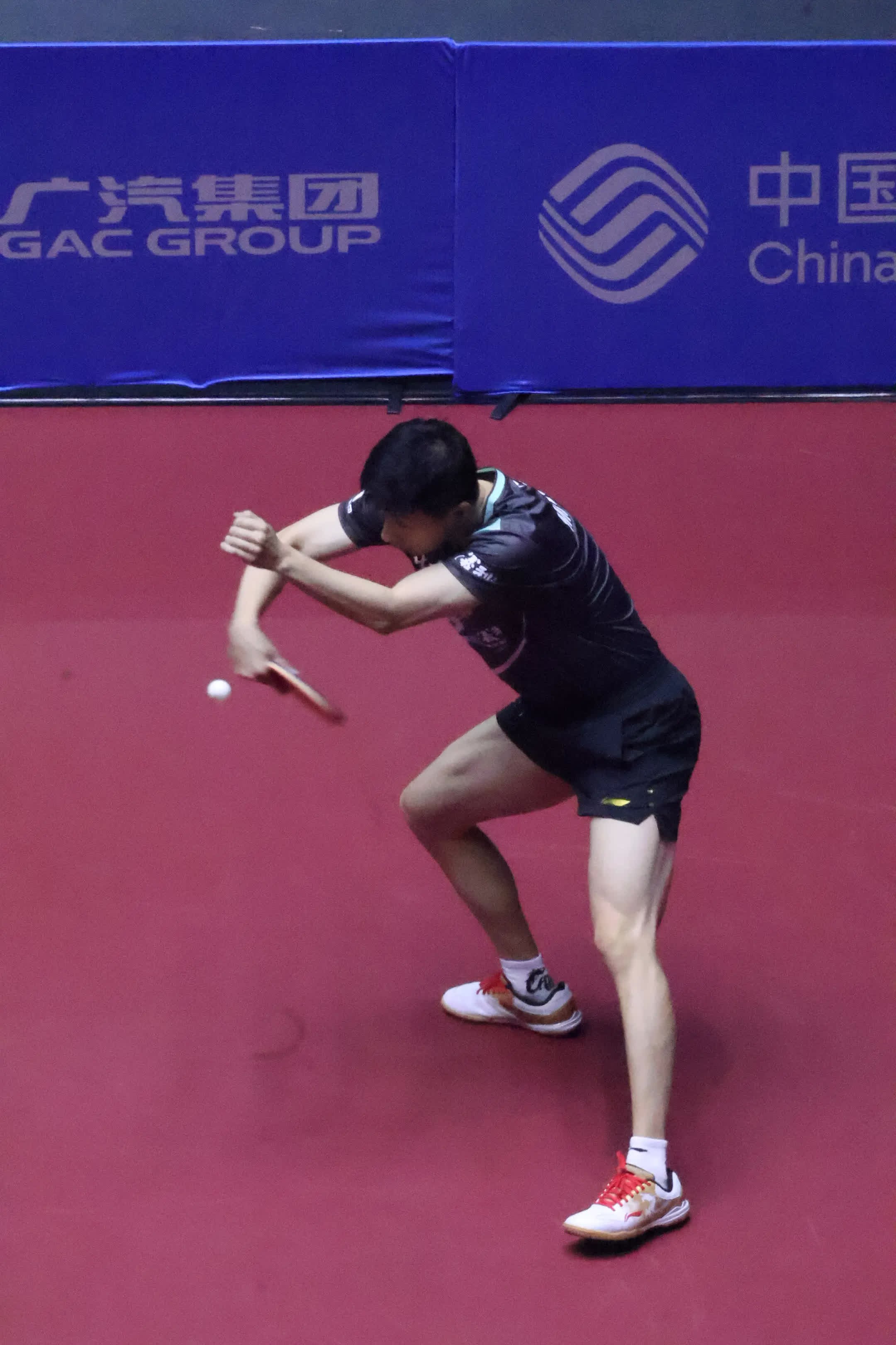 在乒乓球🏓的世界里，马龙以其无可匹敌的技艺和激情，演绎着GOAT的传奇。他的每