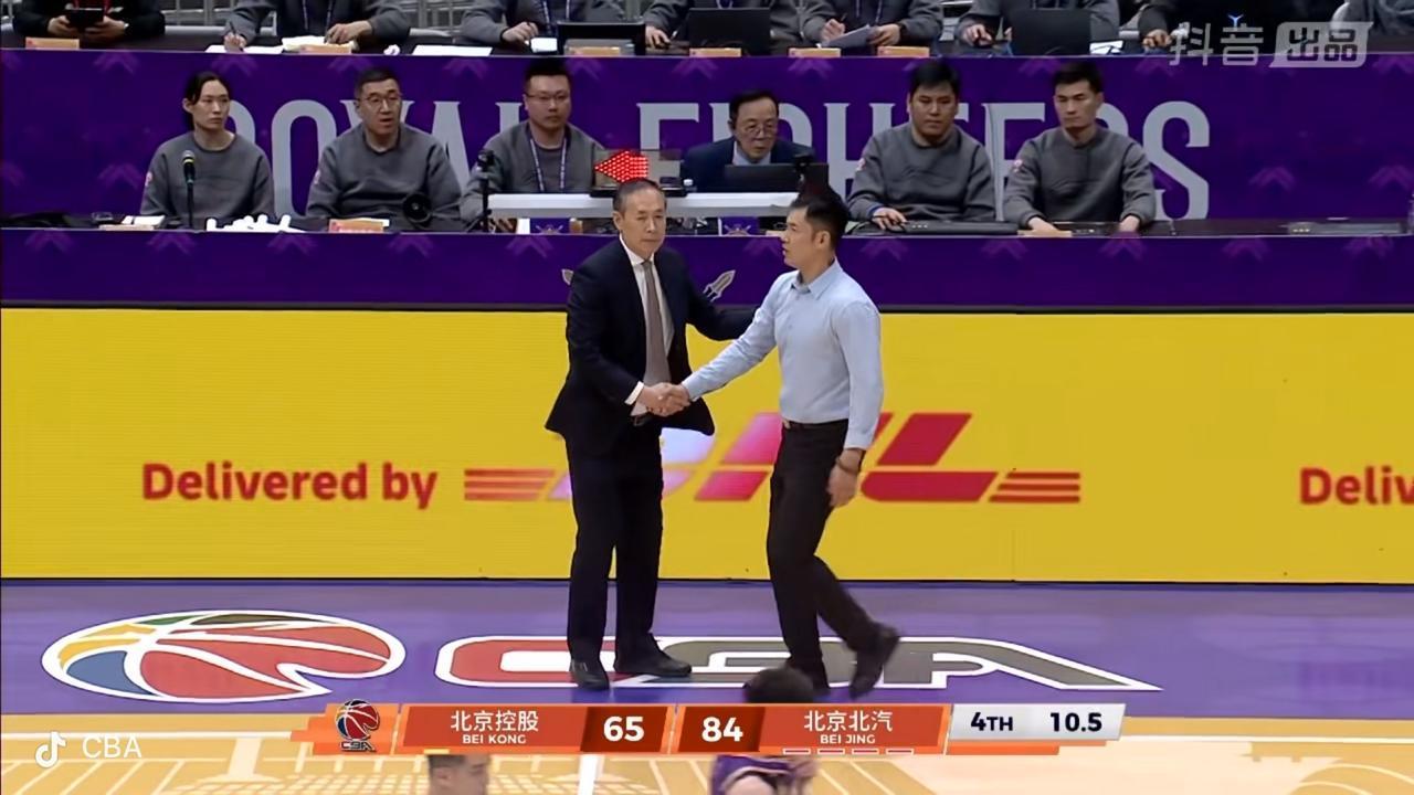 北京北汽男篮赢得了北京德比战！

        在刚刚结束的北京北汽男篮客场挑