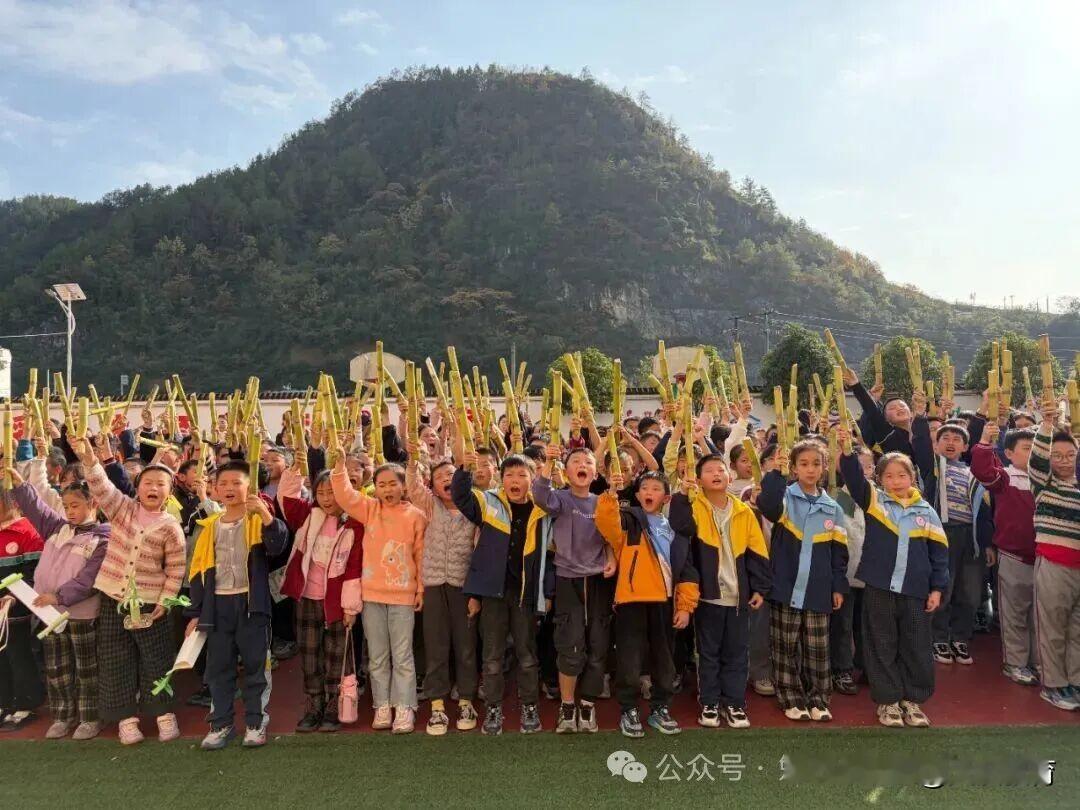 汉中市勉县新铺镇中心小学举办首届甘蔗节活动
11月12日下午，新铺镇中心小学后操