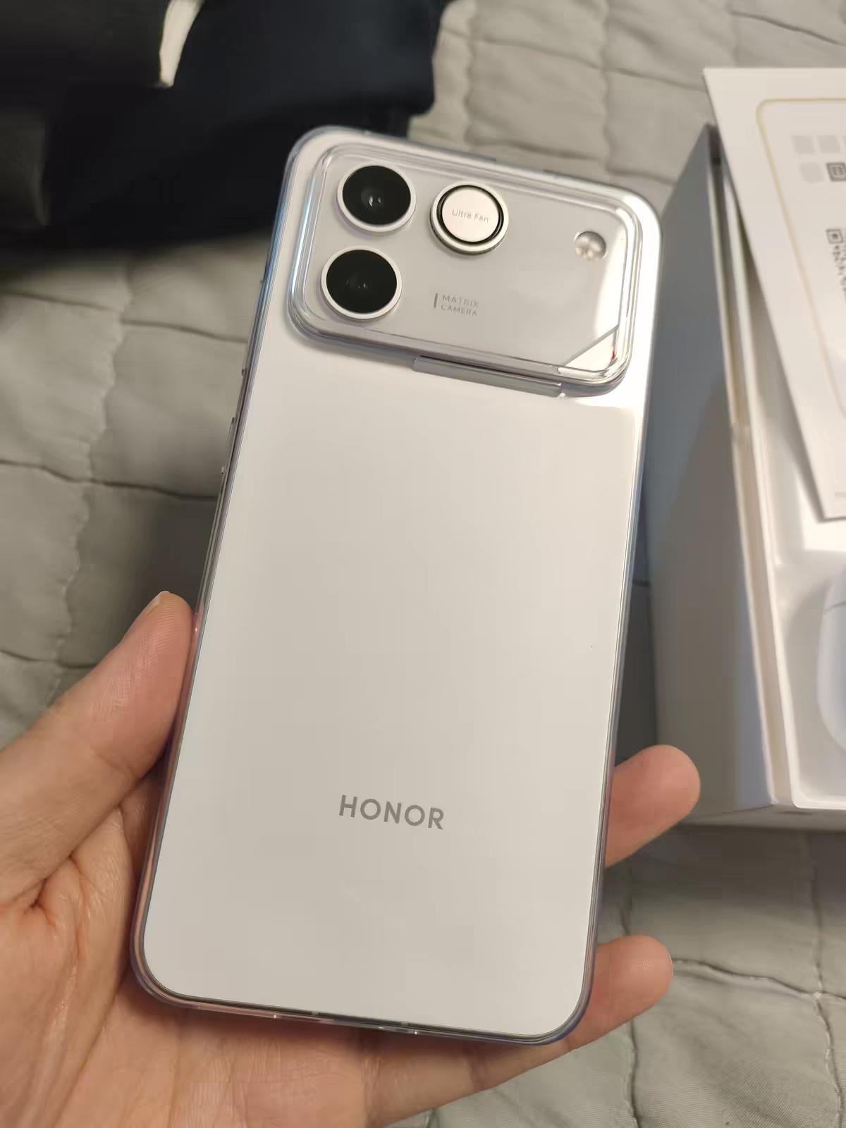 等等党输得最惨的一次，等了半年荣耀WIN RT，结果价格没降反而涨了300块。当