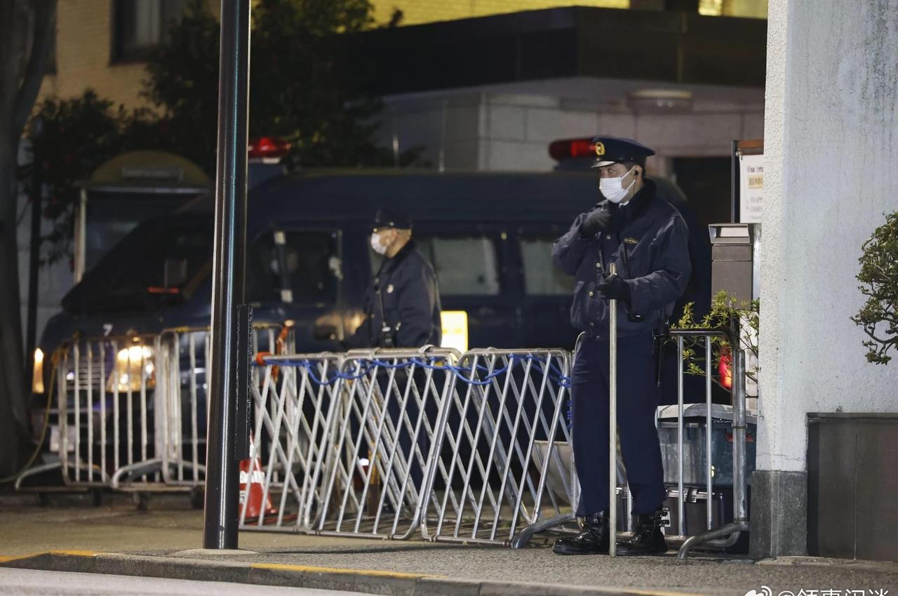 【日本就一名士兵因涉嫌闯入中国大使馆被捕一事向中国表示遗憾】

[纵容军国主义、