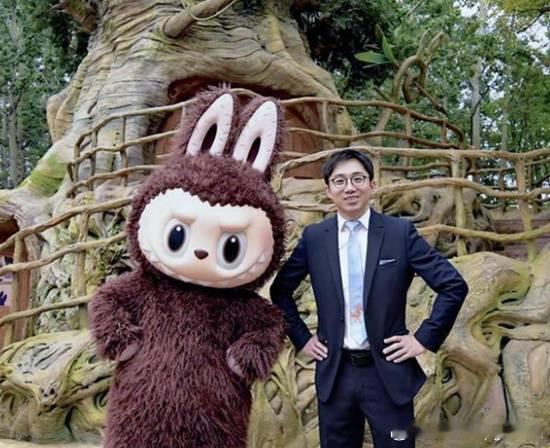 王宁入选《福布斯》40岁以下白手起家富豪榜日前，《福布斯》发布40岁以下最富有的