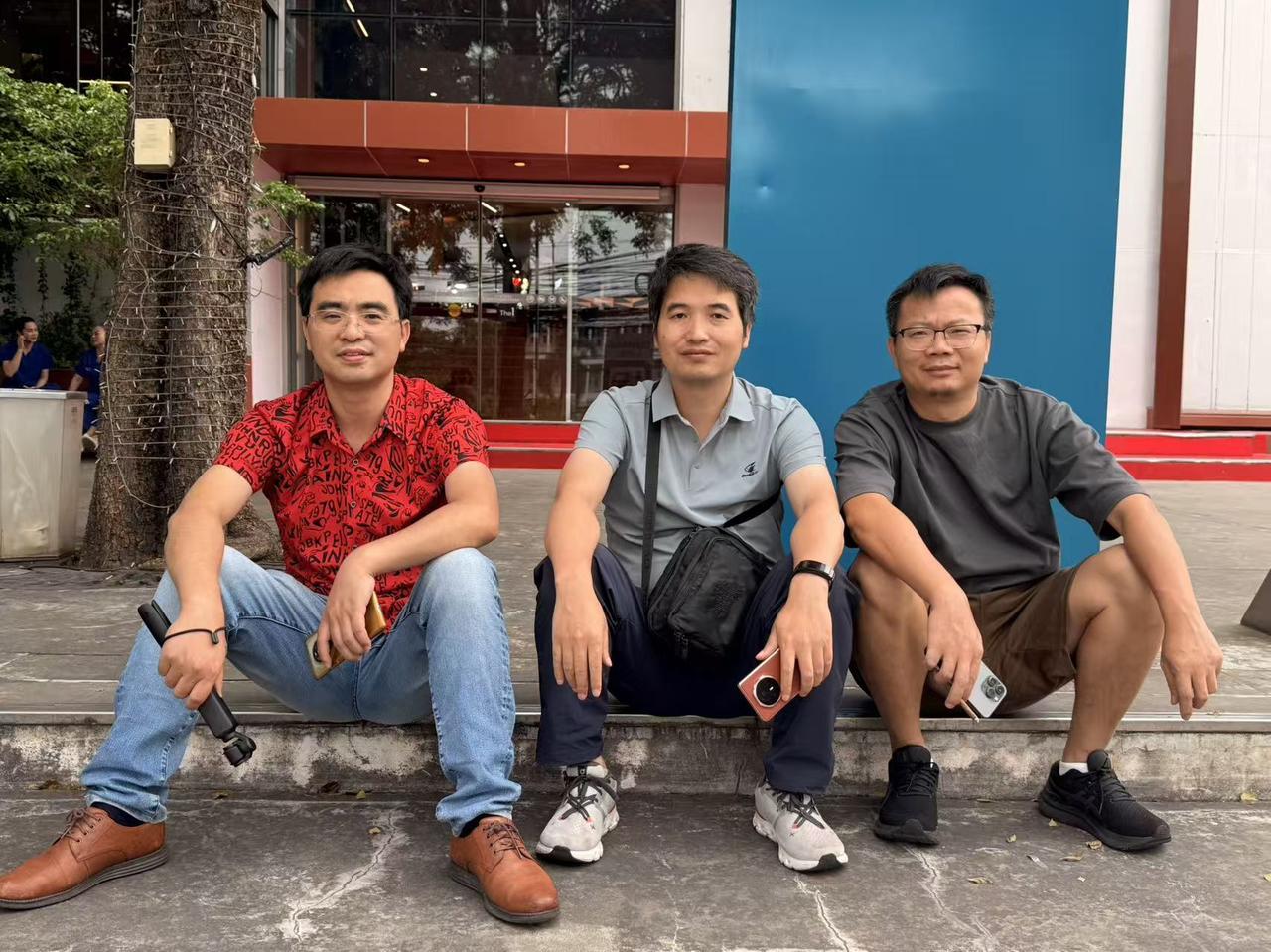 越南电商代运营与直播培训
将国内成熟的直播电商模式移植到越南，核心瓶颈并非流量，