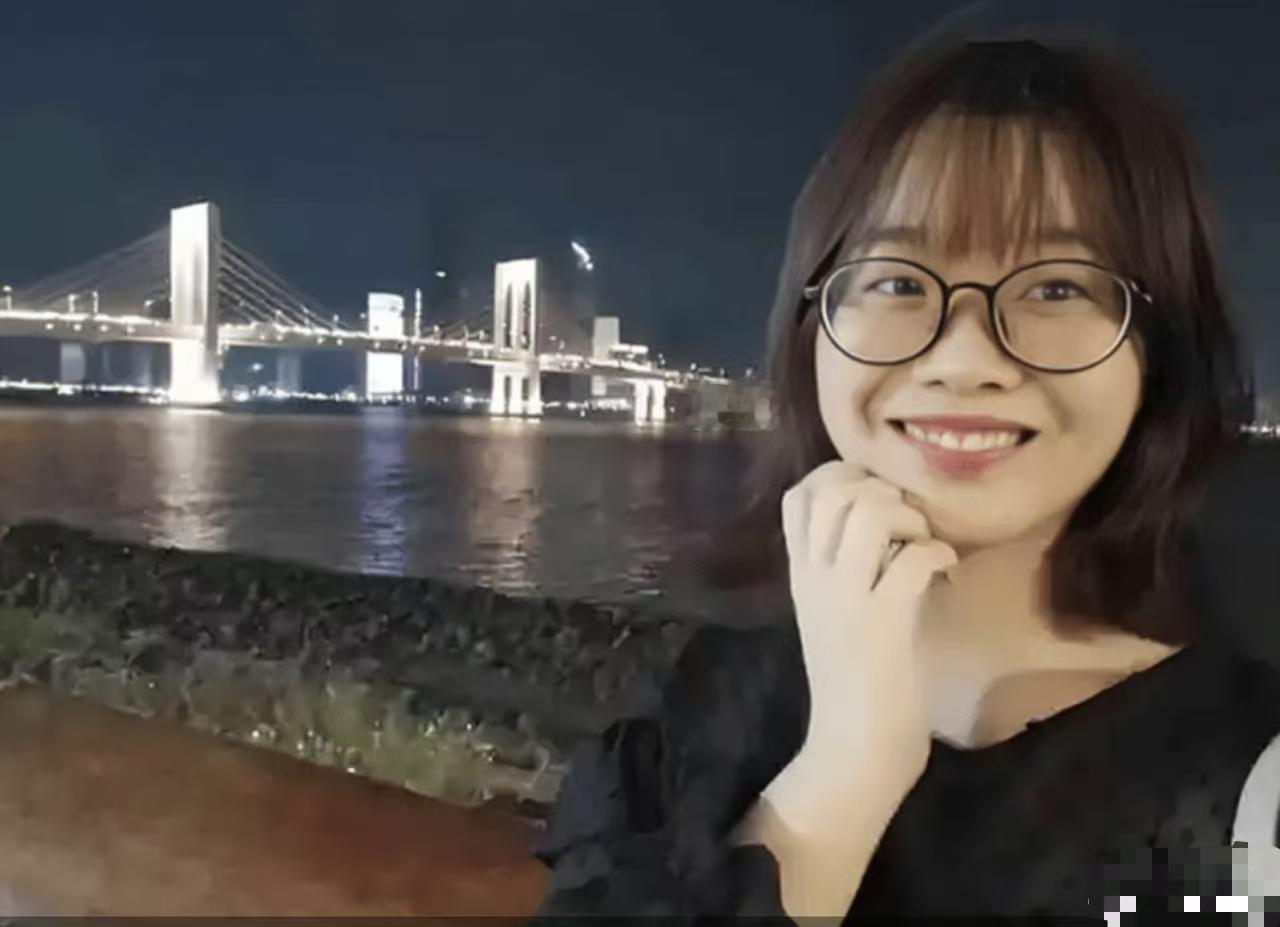 罗福莉说，
智能终将从语言迈向物理世界，
我正和小米MiMo的研究员们，为这样的