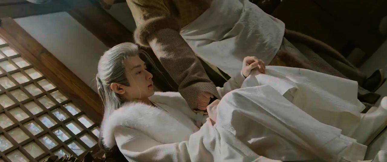 岑咸菜这一刀下去吓了我一跳，我以为他真的跟铁秣王一样，心里只有铁秣的宏图霸业呢。