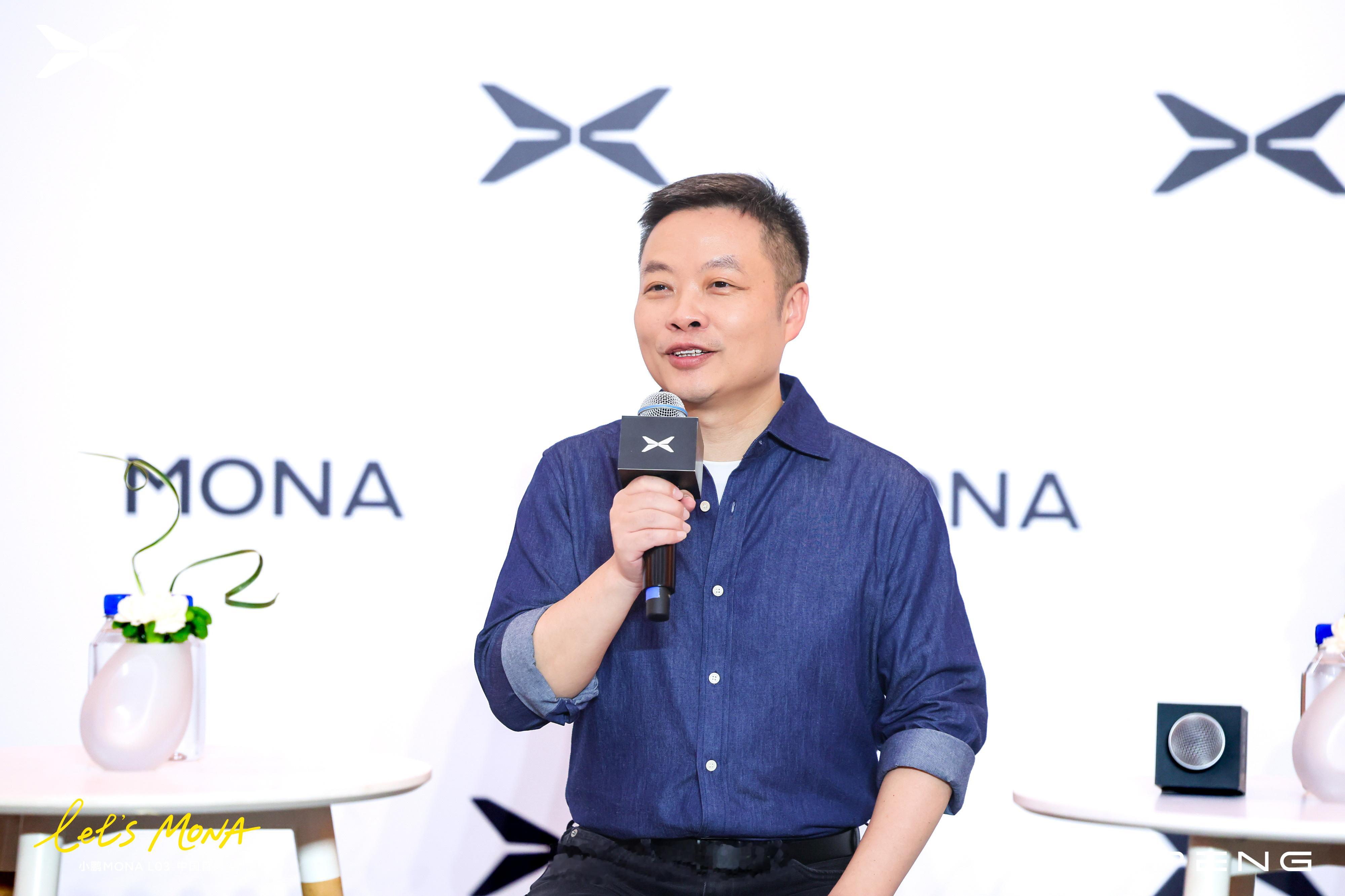 何小鹏似乎又展现出理工男特色了。在 MONA L03 的群访中，他开玩笑说：如果