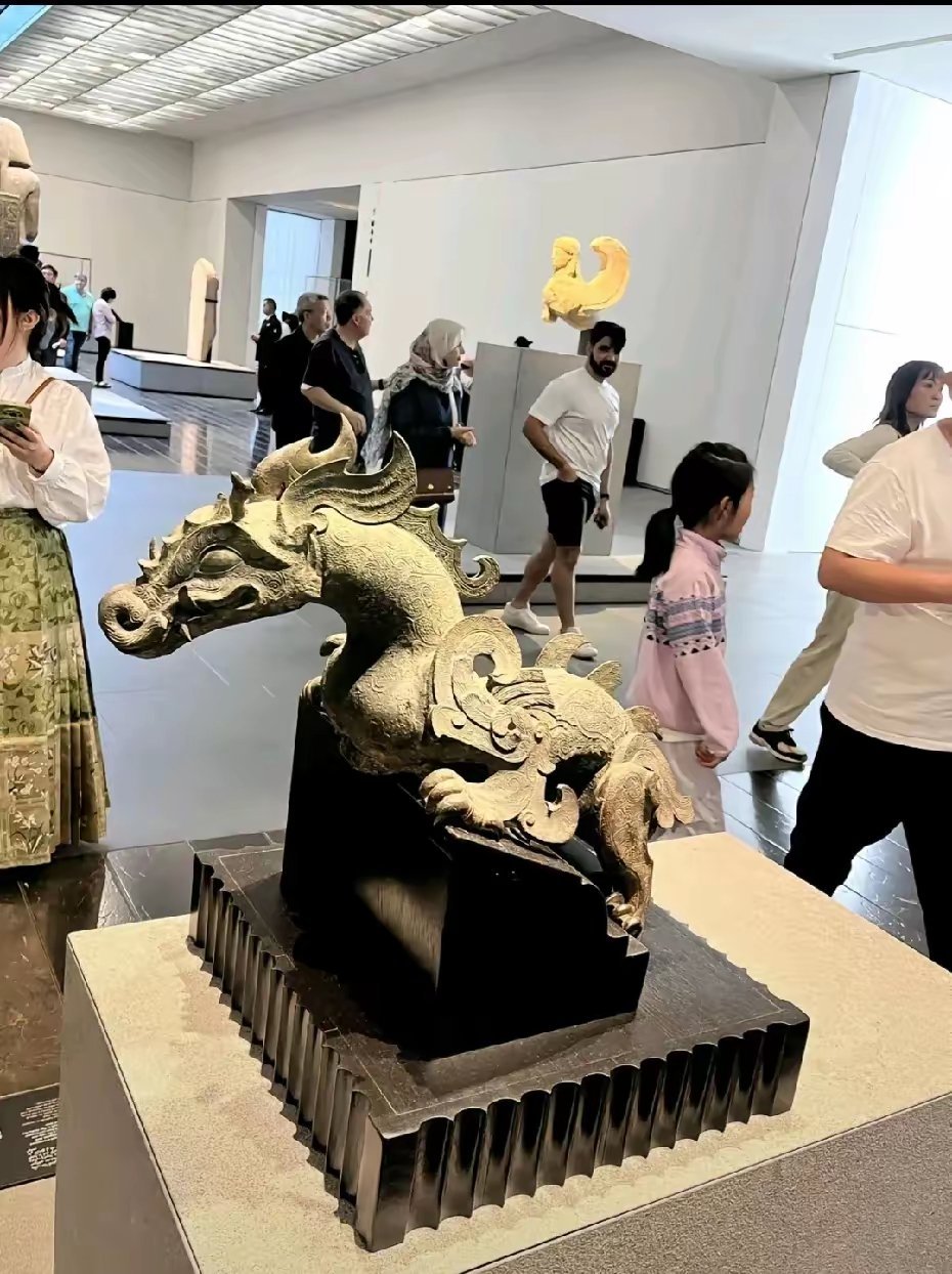 今天才知道，英国的大英博物馆收藏了数不清的中国文物。很多都是稀世珍品，找不出第二