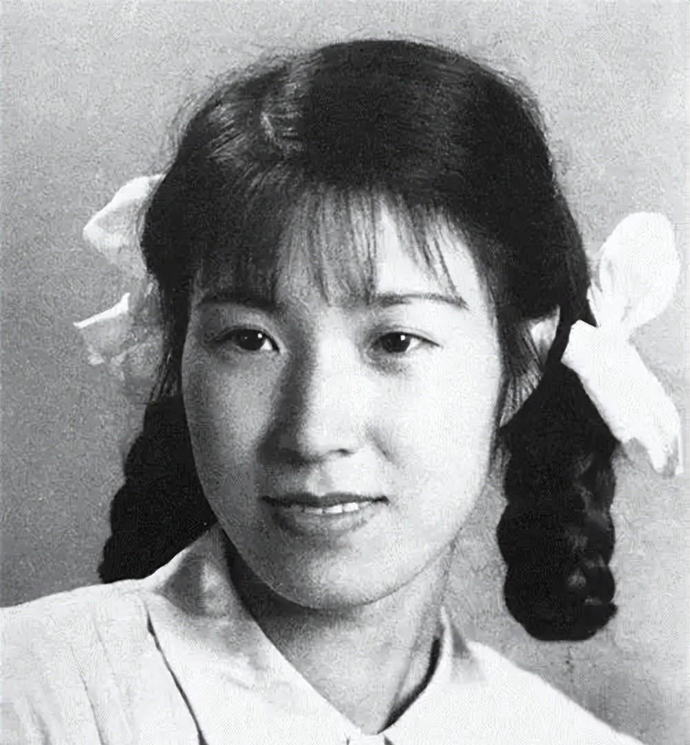 文/惊蛰财社
李淑贤是清朝末代皇帝溥仪最后一位妻子，也是末代皇后。她出生于一个普