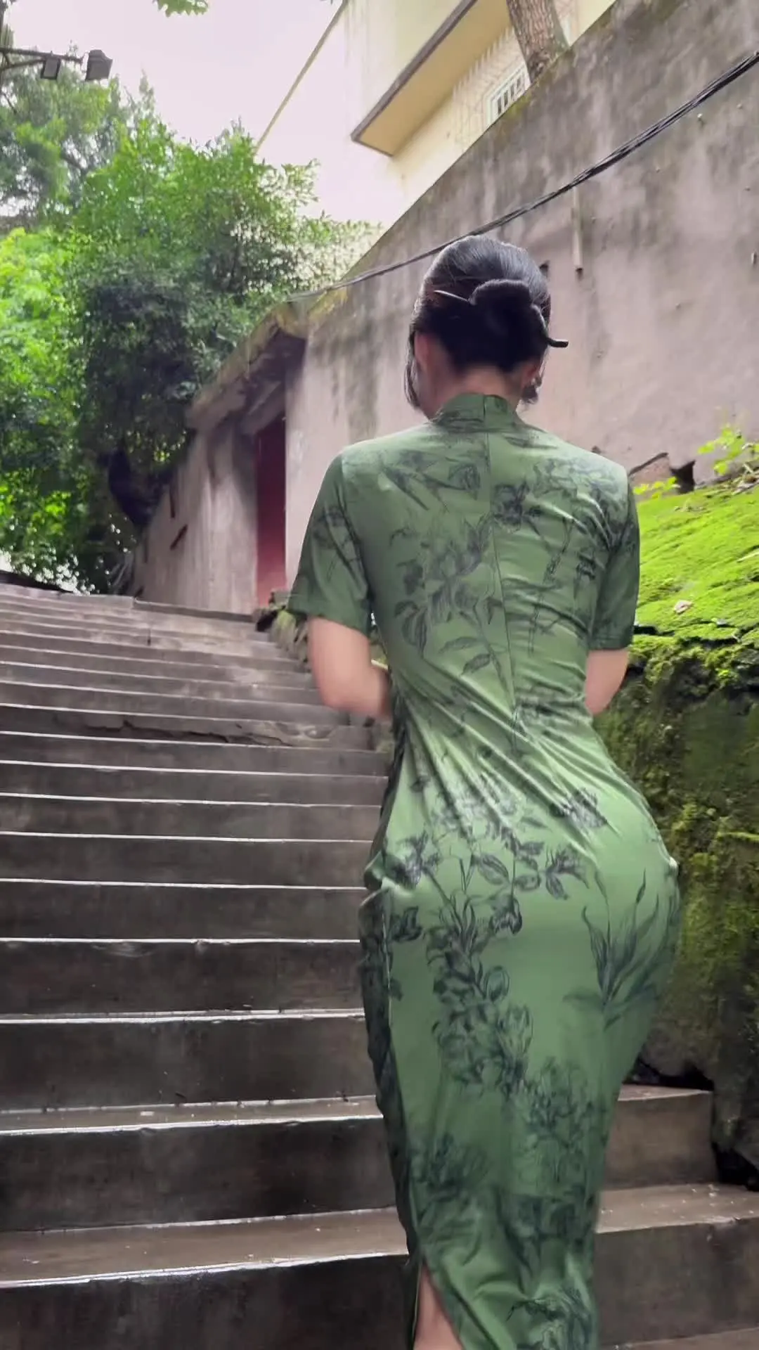 我提笔 月下临摹她