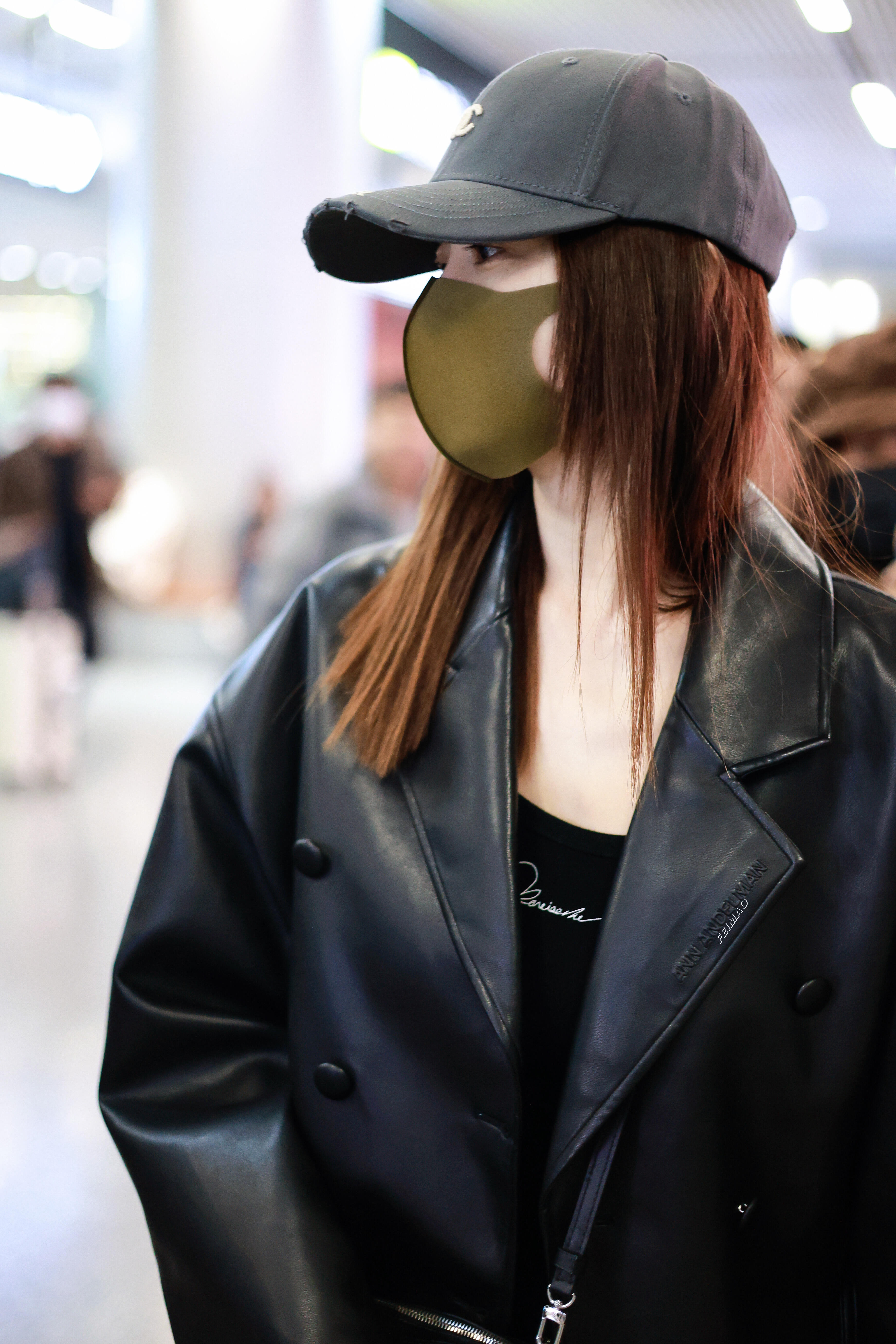 李小冉请粉丝吃关东煮李小冉五十岁路透生图 法拉利老了也是法拉利，李小冉真的一直都