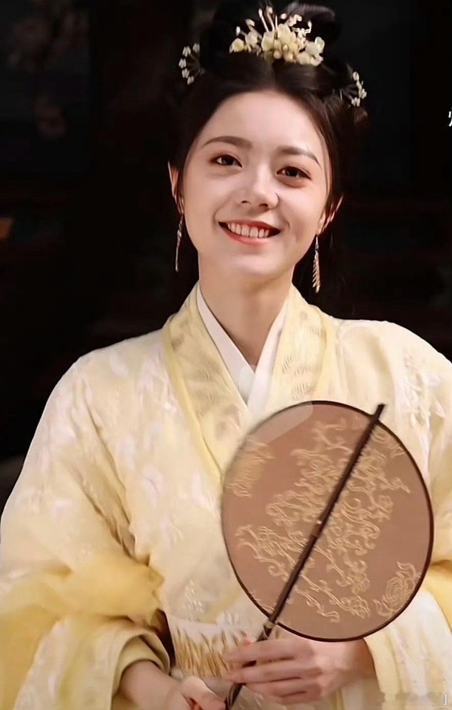 赵今麦怎么年纪轻轻就一脸老相？ ​​​