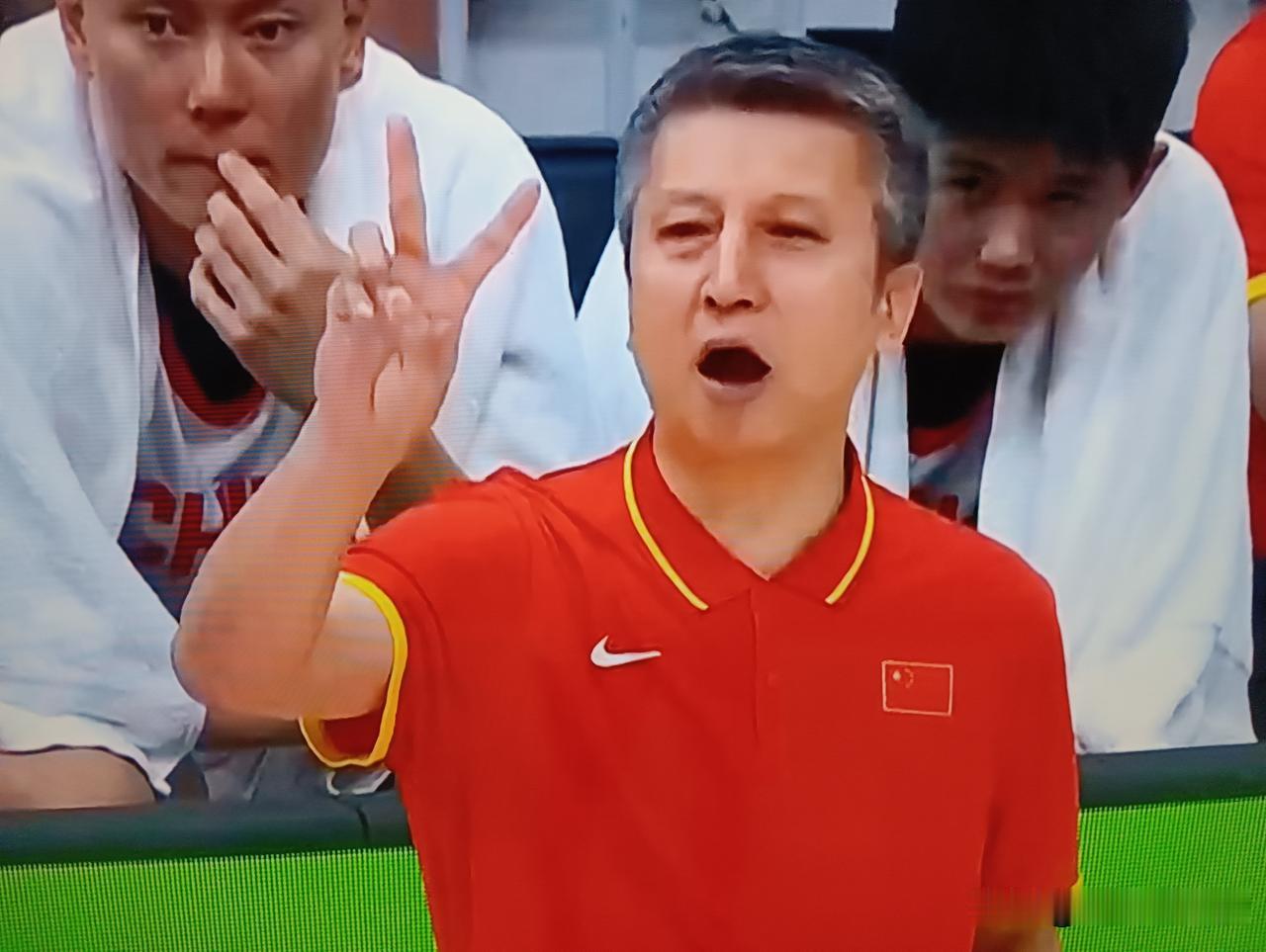 比赛绝不是打架摔跤搓澡，警惕一小撮球迷借男篮一场输球，而破坏新一届中国男篮树立起