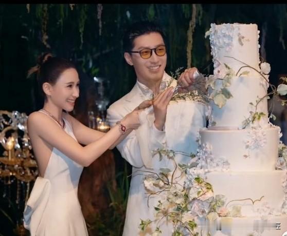 体面人想体面处理关系婚姻真的很难。
曾经甜的发齁甜的窦骁和何超莲，两个人的婚姻这