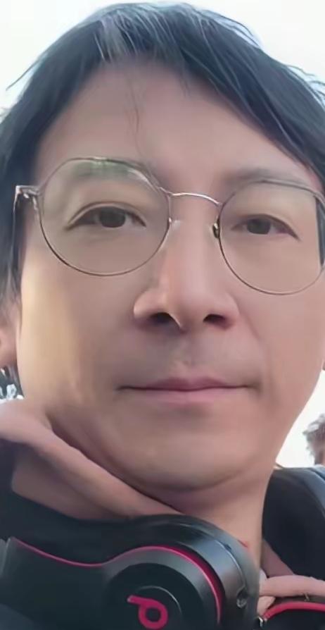 必须认真对待！
李律官宣近期要去河南办大事，以往行动，总有主播提前蹲点围堵，镜头