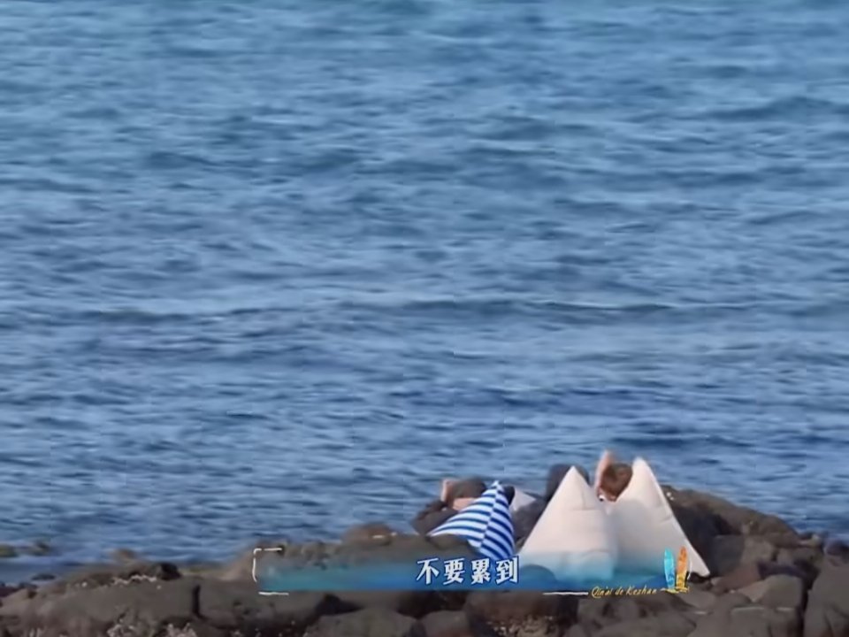 王鹤棣打电话秒变乖孙王鹤棣给奶奶打电话秒变乖孙，听到奶奶在帮着穿肉串还让奶奶少干