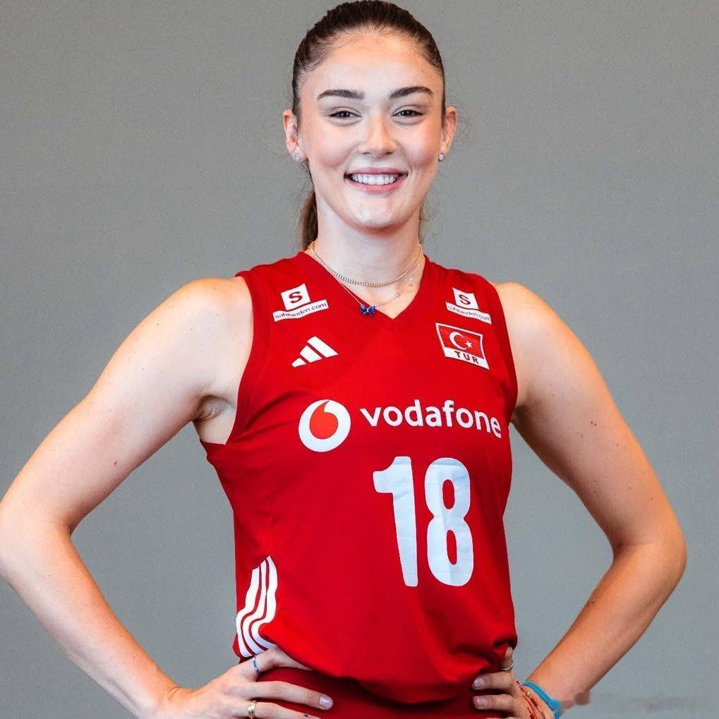 2026年世界女排联赛 🔴 泽赫拉.居内什将不会在土耳其vs比利时的比赛中，本