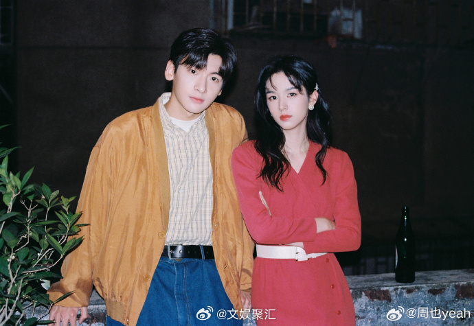 周也翟潇闻天台晚风照 周也翟潇闻你好1983新合照  周也的美 + 翟潇闻的少年