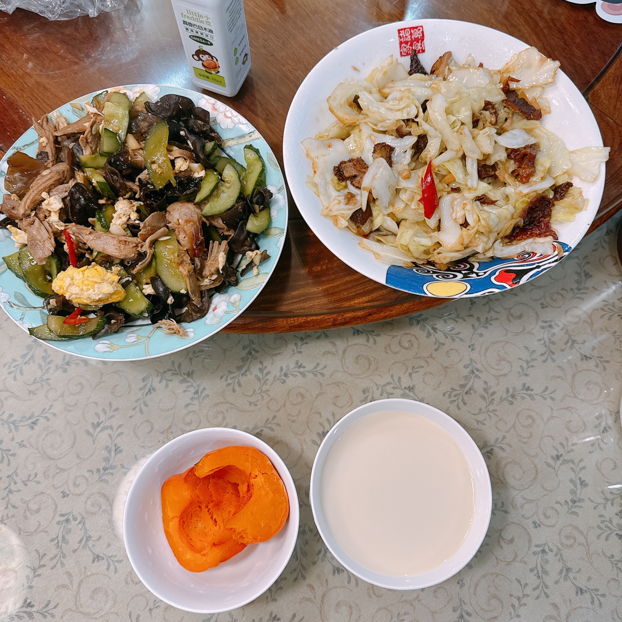 我妈问我是选择带小孩出去玩还是在家做饭我立刻马上，没有犹豫一秒“我愿意做饭！！！
