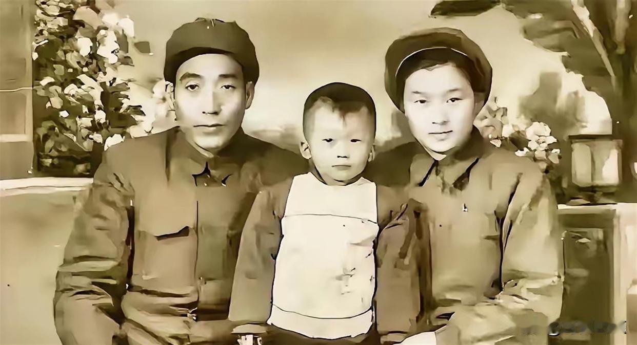 1952年女军医30岁不婚，师长随口一问，才知她苦等的人就在身边。
 
这一年抗