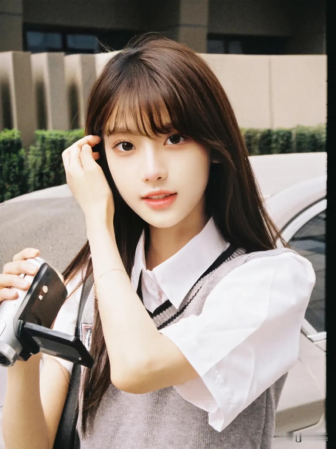 元气少女与复古相机，青春与怀旧的碰撞