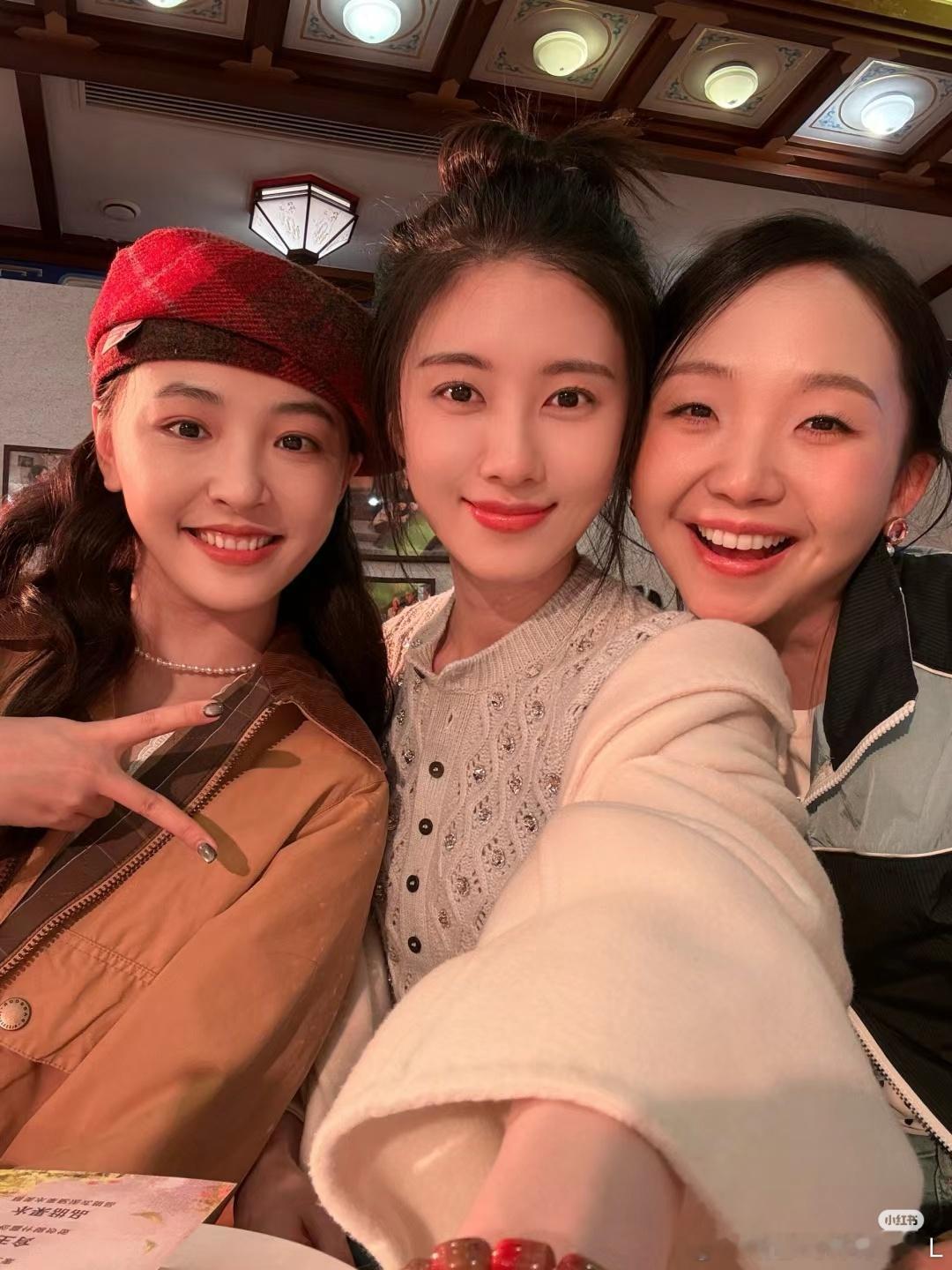 小辣李嘉琦[超话]六姊妹庆功宴🈶 ​​​