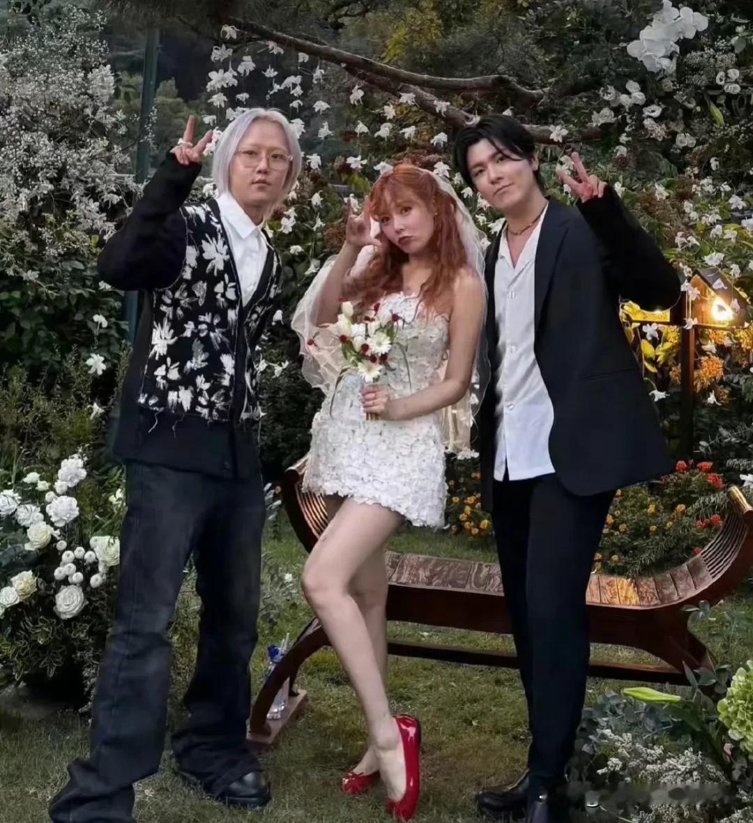 #泫雅龙俊亨婚礼路透#
没想到居然真的能看到两个现役爱豆结婚办婚礼，也是有生之年
