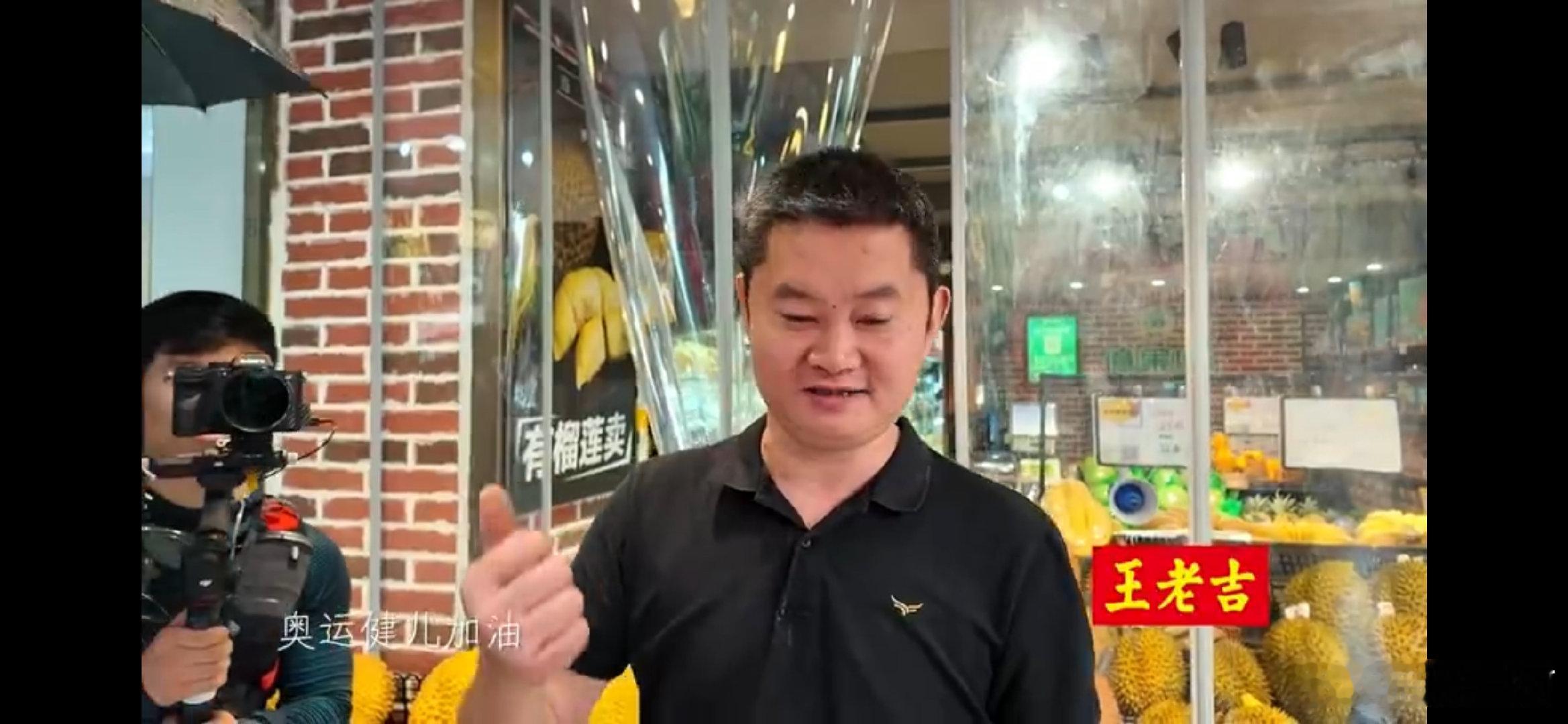 #宜宾街头的奥运加油视频比燃面还燃#这一幕真的堪比宜宾燃面，大家的热情和满脸的骄