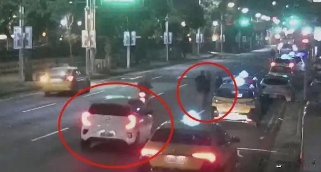 酒驾撞人后照常跨年演出，说撞石头却挡风玻璃碎了，他到底怎么想的。
今天（4月29
