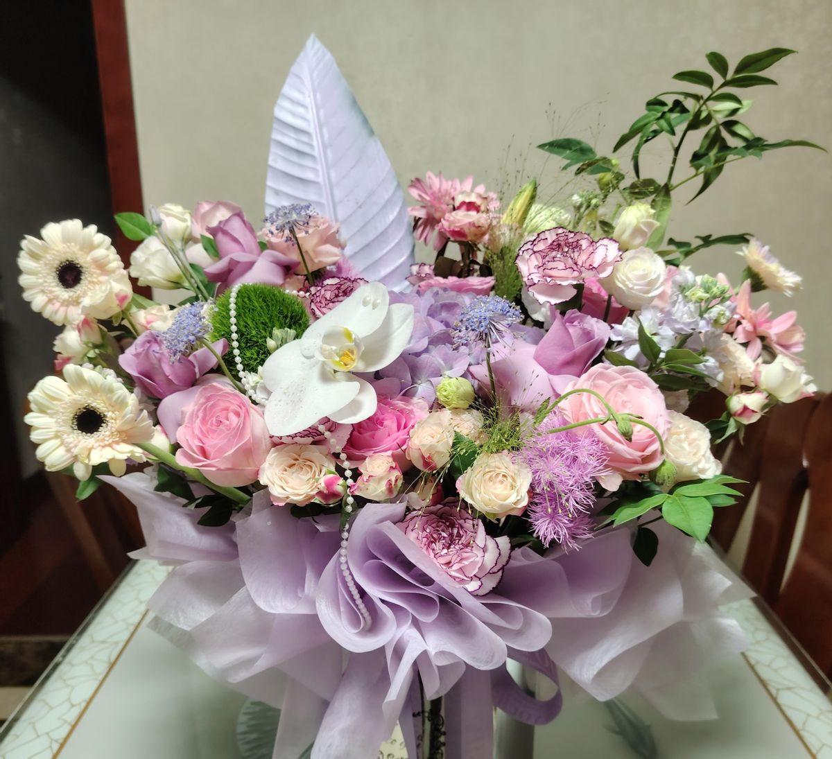 周六上午，妻子照常去岳父母家做饭，发现岳母便秘难受，直接上手帮老人把干结的大便抠