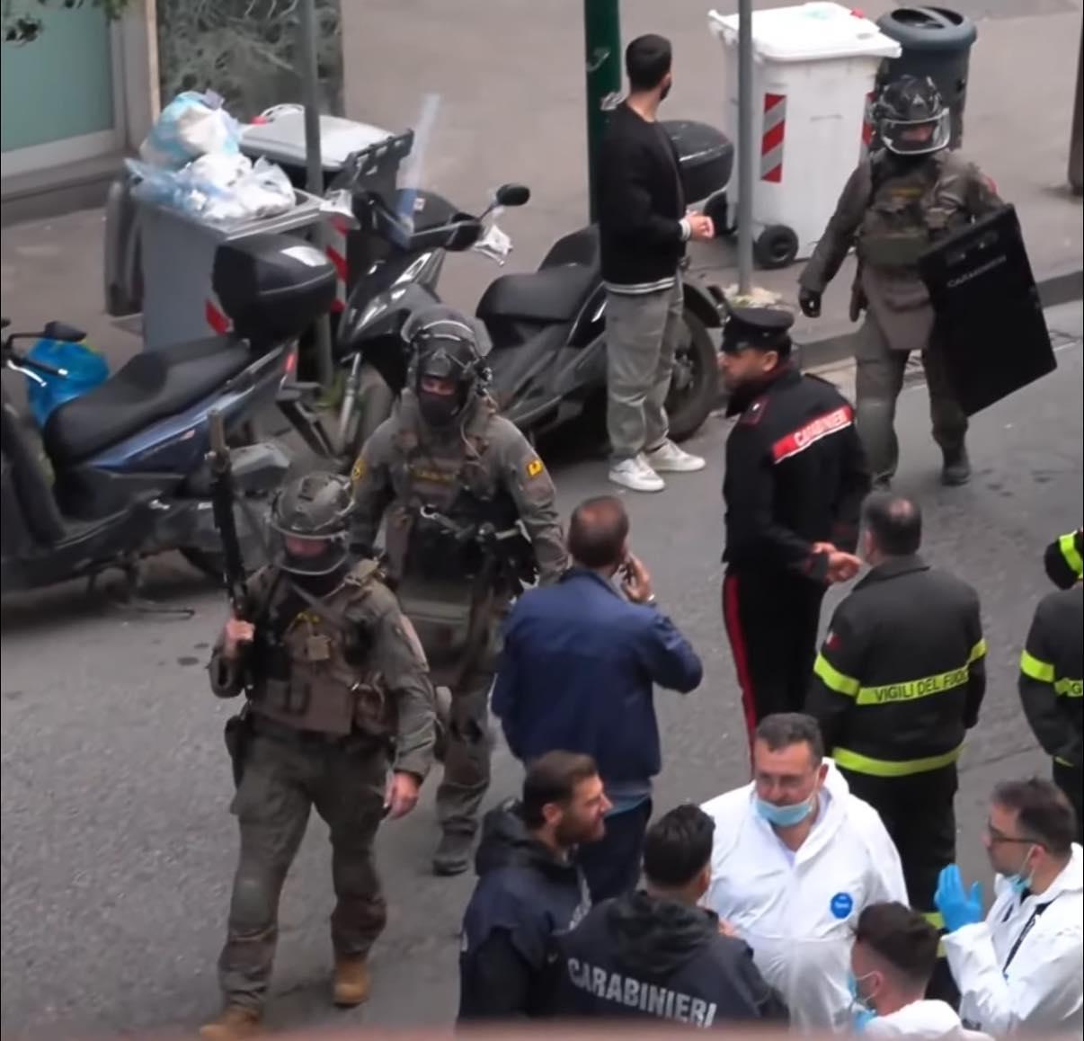 这不是好莱坞大片，而是 4 月 16 日发生在意大利那不勒斯的真实银行劫案。3 