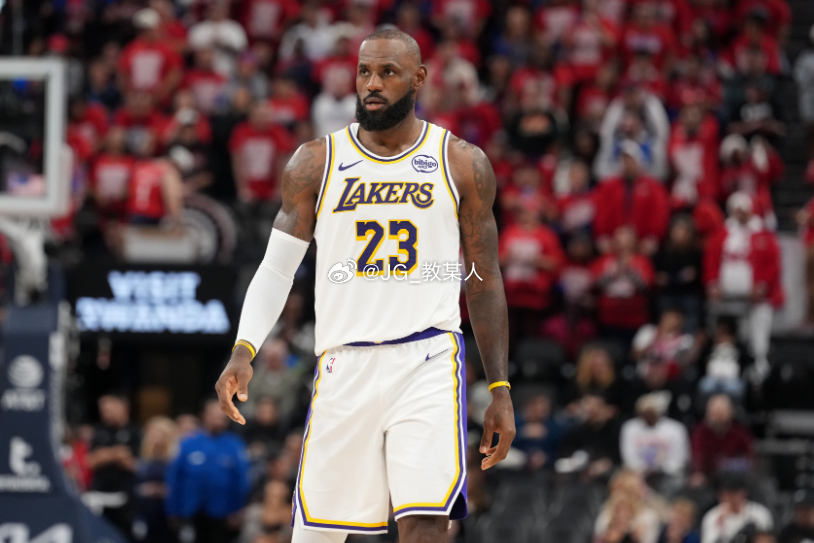 NBA常规赛，湖人108-132不敌太阳。至此，湖人遭遇本赛季首次连败。此前8次